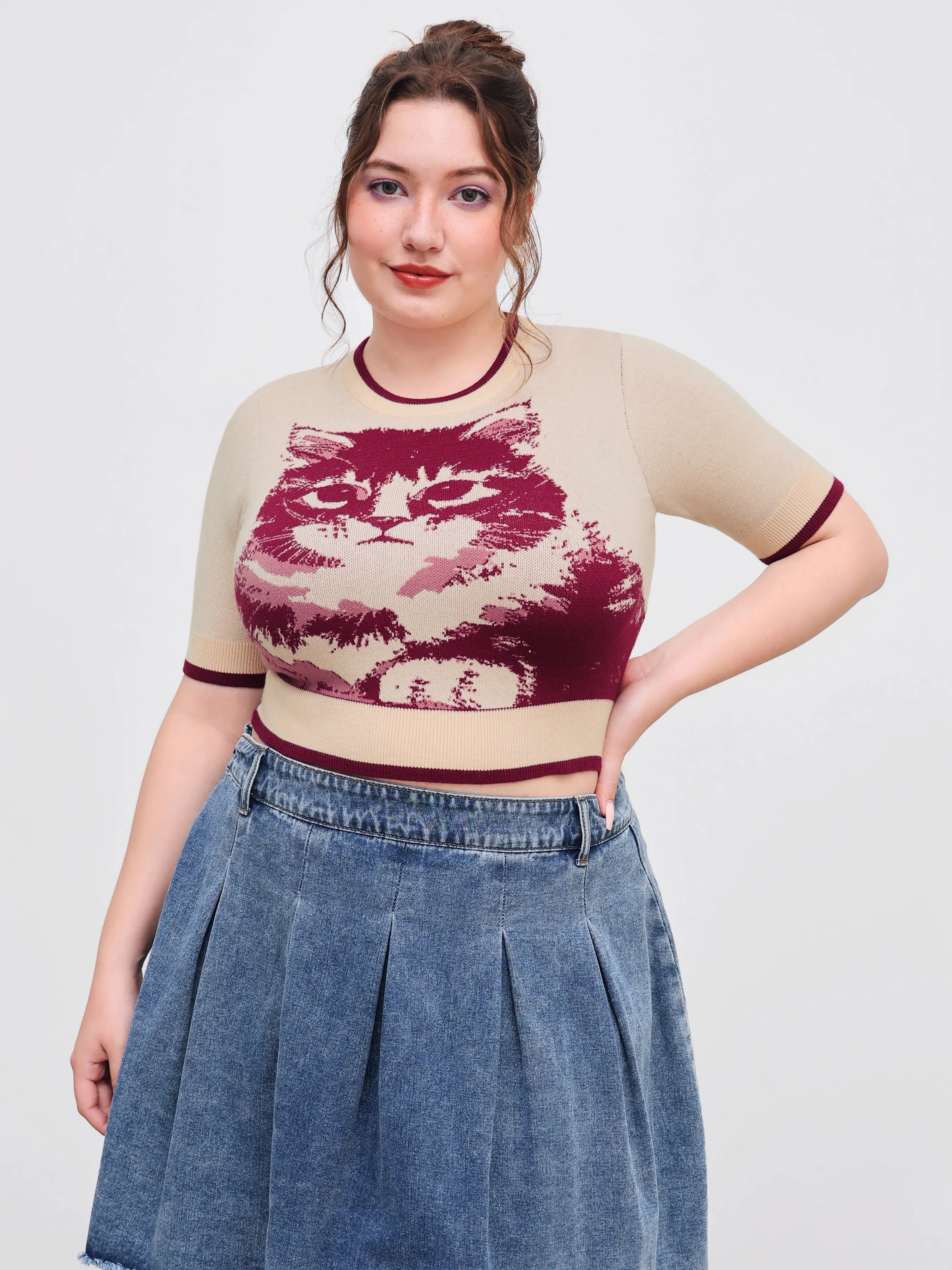 Haut à manches courtes avec graphique de chat et col rond en jacquard Curve & Plus