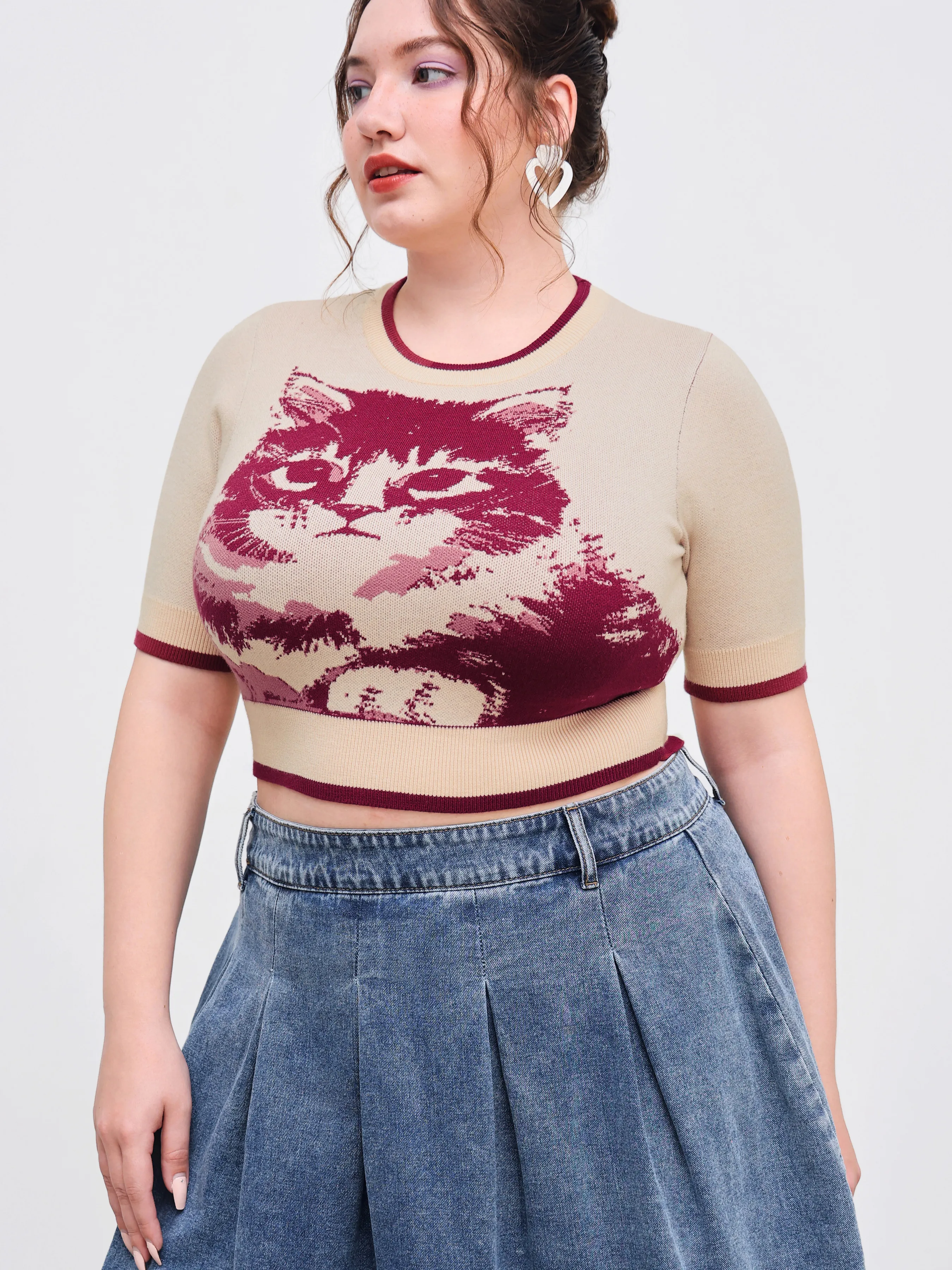 Haut à manches courtes avec graphique de chat et col rond en jacquard Curve & Plus
